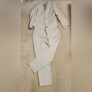 Used Zara suit in size 8